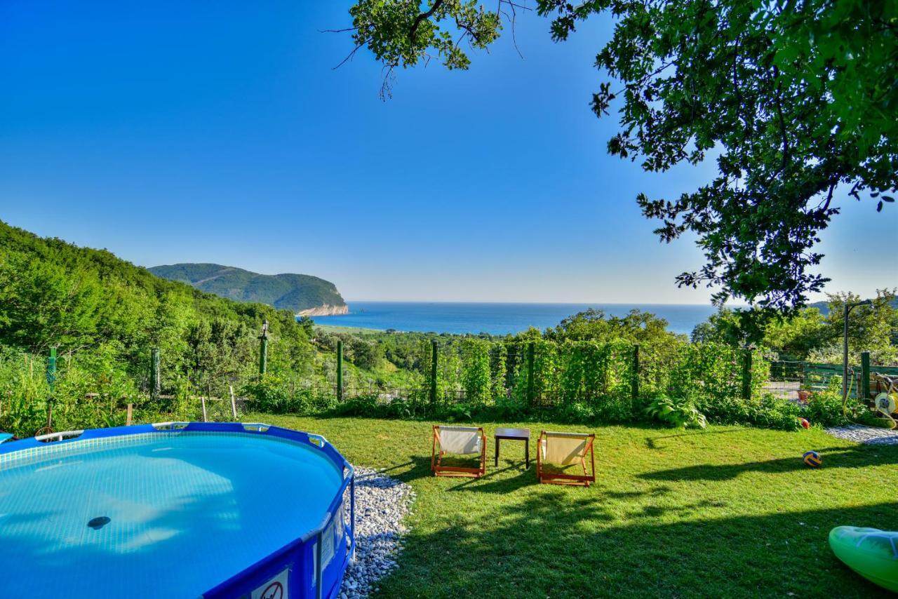 Pataki Studios Petrovac Екстериор снимка