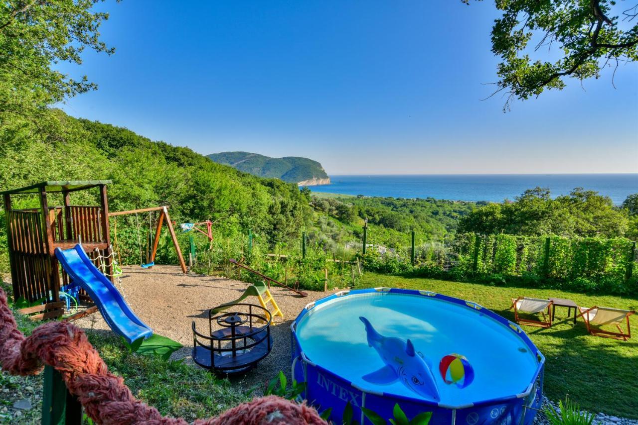 Pataki Studios Petrovac Екстериор снимка