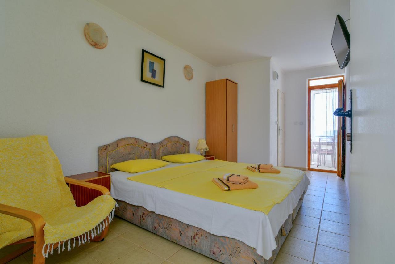 Pataki Studios Petrovac Екстериор снимка