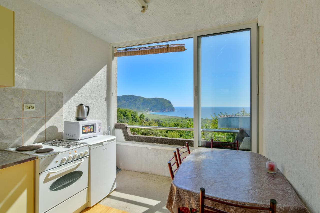 Pataki Studios Petrovac Екстериор снимка