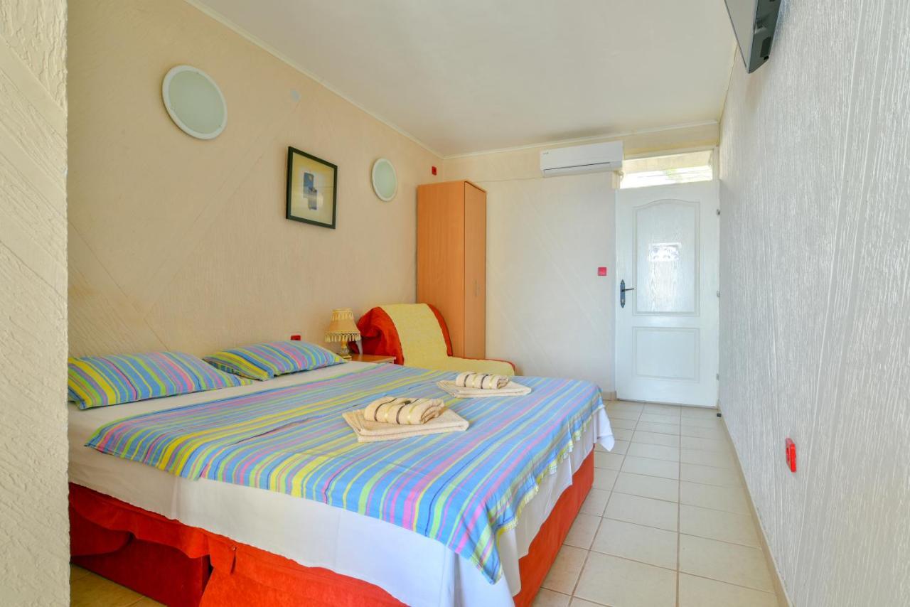 Pataki Studios Petrovac Екстериор снимка