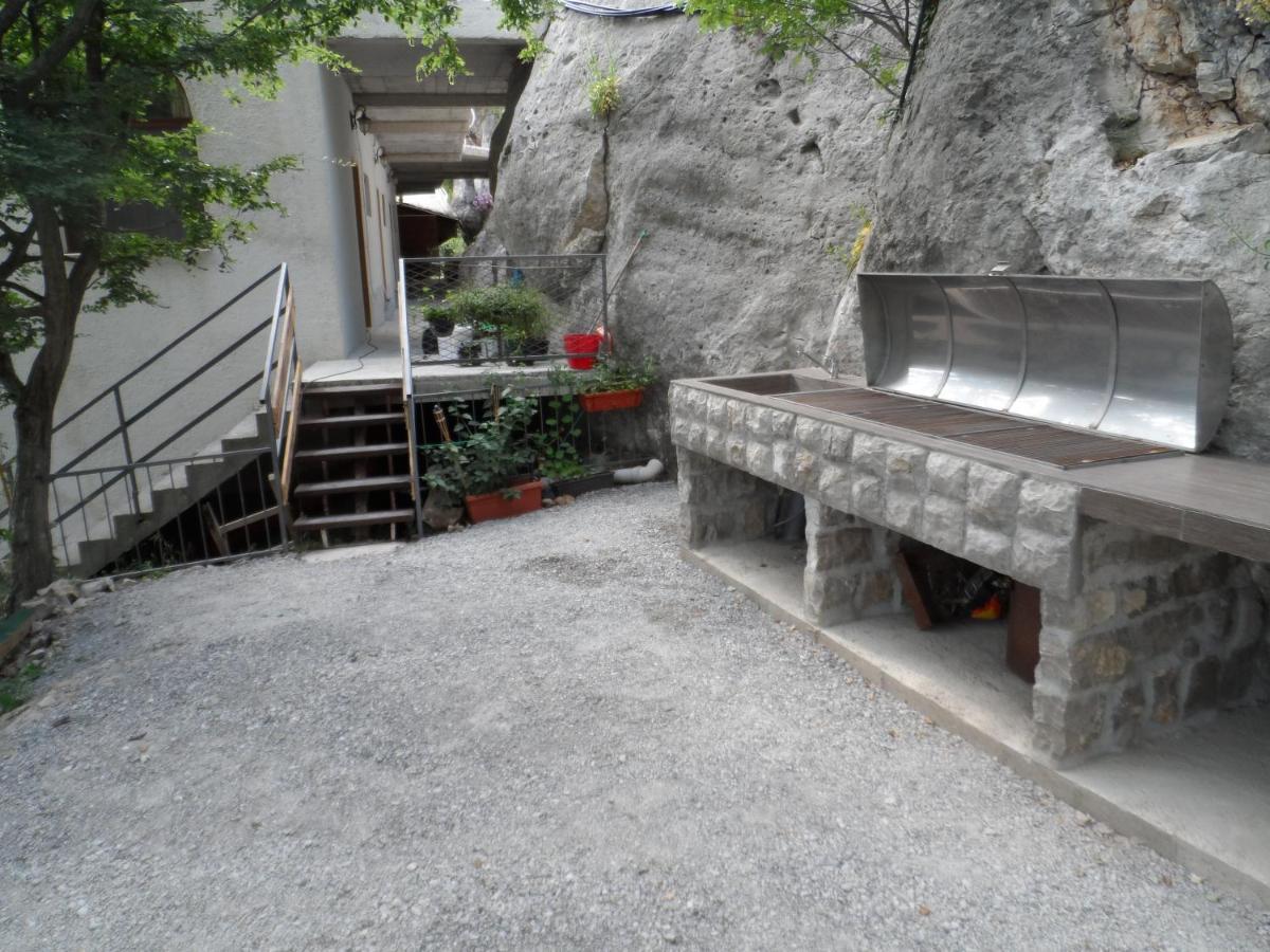 Pataki Studios Petrovac Екстериор снимка