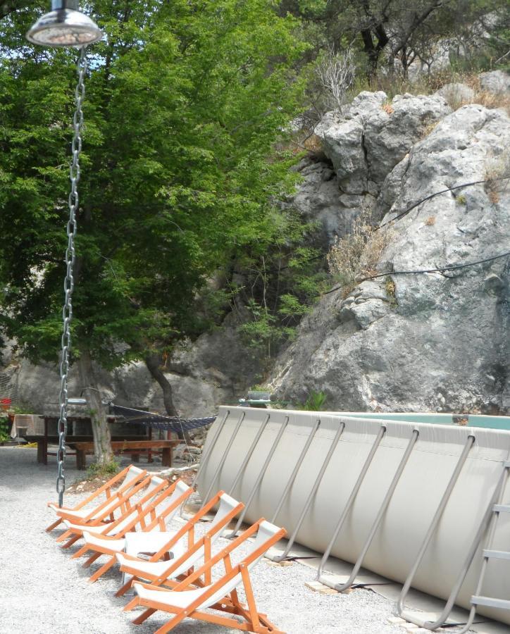 Pataki Studios Petrovac Екстериор снимка