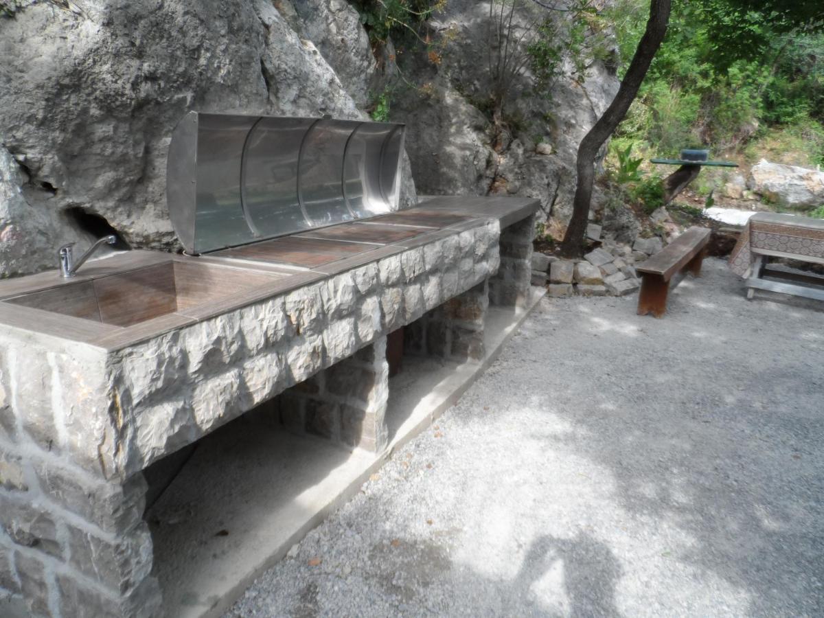 Pataki Studios Petrovac Екстериор снимка