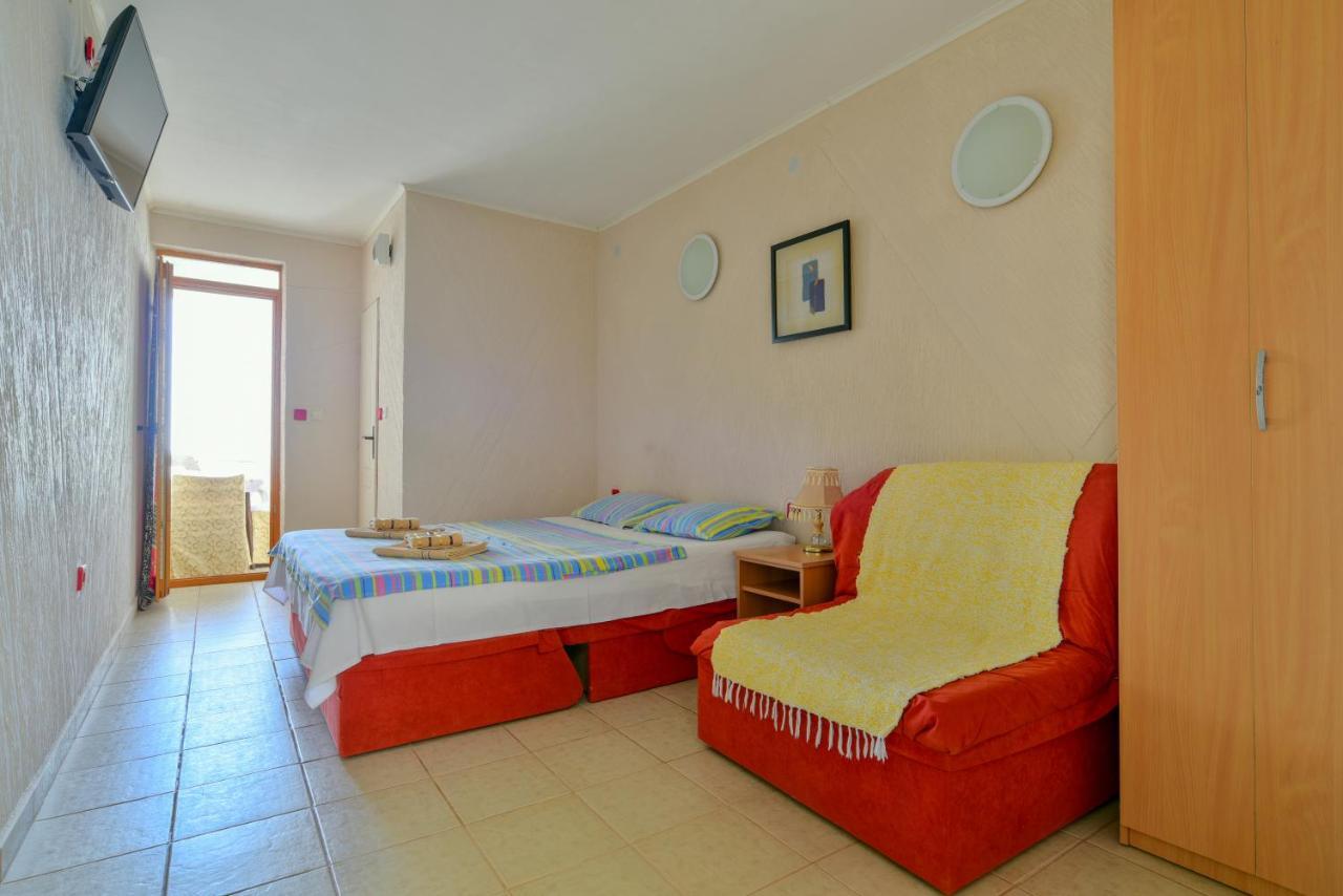 Pataki Studios Petrovac Екстериор снимка