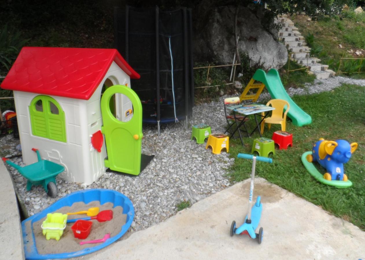 Pataki Studios Petrovac Екстериор снимка