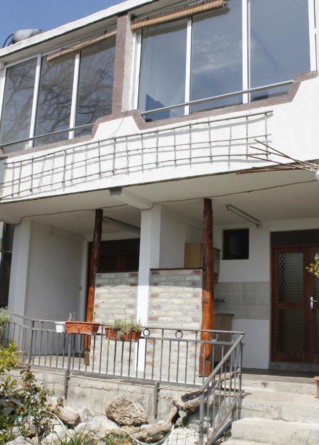 Pataki Studios Petrovac Екстериор снимка